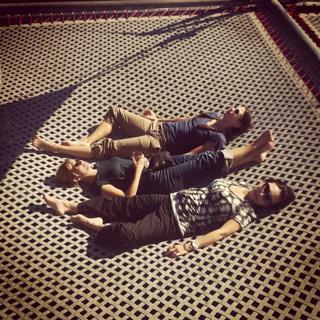 Sutton Foster feet photo thumbnail