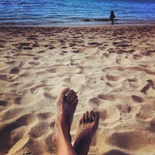 Sutton Foster feet photo thumbnail