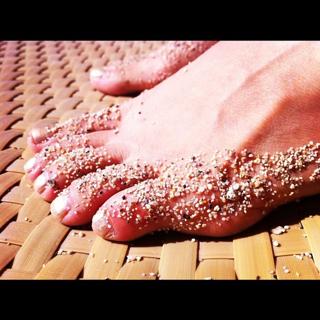 Sutton Foster feet photo thumbnail