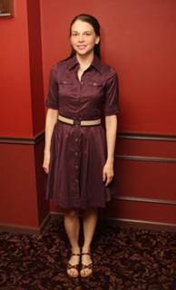 Sutton Foster feet photo thumbnail