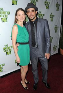 Sutton Foster feet photo thumbnail