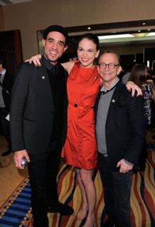 Sutton Foster feet photo thumbnail