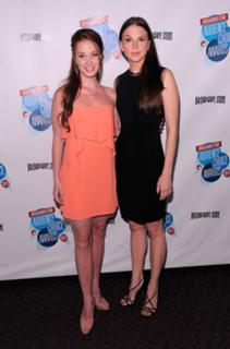 Sutton Foster feet photo thumbnail