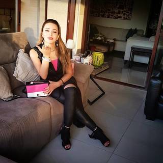 Suzan Najm Aldeen feet photo 3