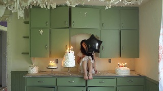 Suzanna Son feet photo thumbnail