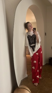 Suzanna Son feet photo thumbnail