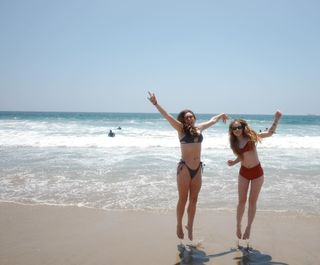 Suzanna Son feet photo thumbnail