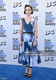 Suzanna Son feet photo thumbnail