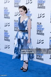 Suzanna Son feet photo thumbnail