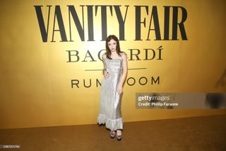 Suzanna Son feet photo thumbnail