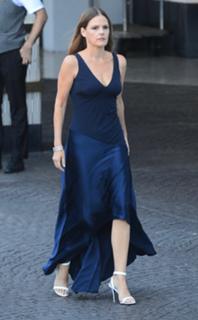 Suzanne Cryer feet photo 7