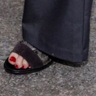 Suzanne Cryer feet photo 10