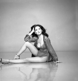 Suzanne Pleshette feet photo thumbnail