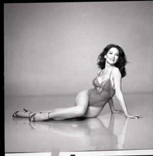 Suzanne Pleshette feet photo thumbnail