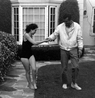 Suzanne Pleshette feet photo thumbnail