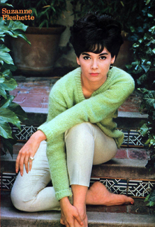 Suzanne Pleshette feet photo thumbnail