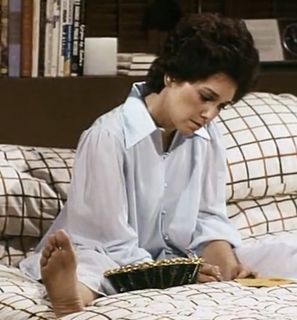 Suzanne Pleshette feet photo thumbnail