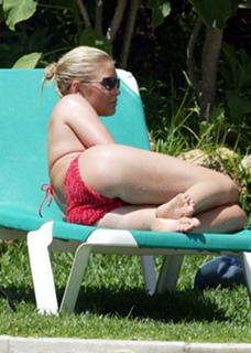 Suzanne Shaw feet photo 7