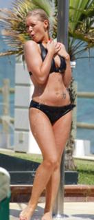 Suzanne Shaw feet photo 6