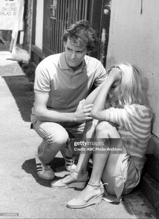 Suzanne Snyder feet photo 1