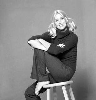 Suzanne Somers feet photo thumbnail