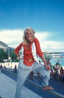 Suzanne Somers feet photo thumbnail