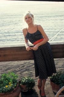 Suzanne Somers feet photo thumbnail