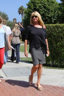 Suzanne Somers feet photo thumbnail