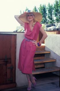 Suzanne Somers feet photo thumbnail