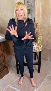 Suzanne Somers feet photo thumbnail