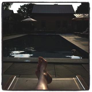 Suzanne Vega feet photo 3