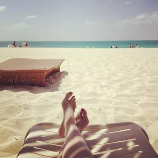 Suzanne Vega feet photo 9