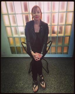 Suzanne Vega feet photo 5