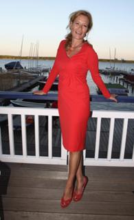 Suzanne von Borsody feet photo thumbnail