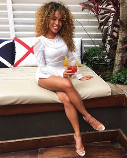 Suzette James feet photo 17