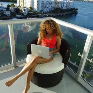 Suzette James feet photo 5