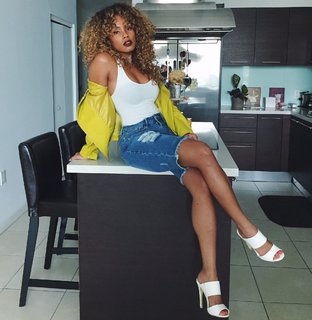 Suzette James feet photo 15