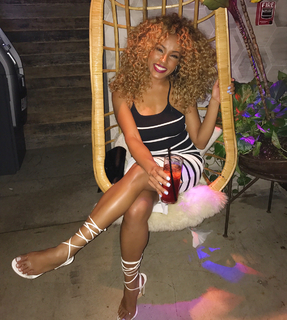 Suzette James feet photo 11