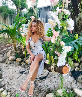 Suzette James feet photo 10
