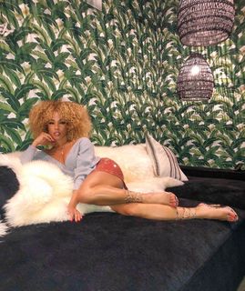 Suzette James feet photo 15
