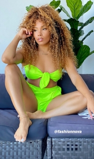 Suzette James feet photo 3