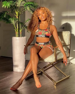 Suzette James feet photo 17