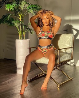 Suzette James feet photo 12
