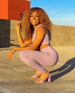 Suzette James feet photo 11