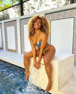 Suzette James feet photo 16