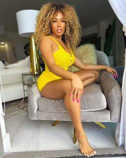 Suzette James feet photo 11