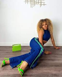 Suzette James feet photo 3