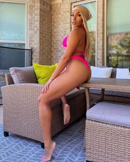 Suzette James feet photo 14