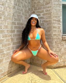 Suzette James feet photo 11