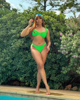 Suzette James feet photo 18